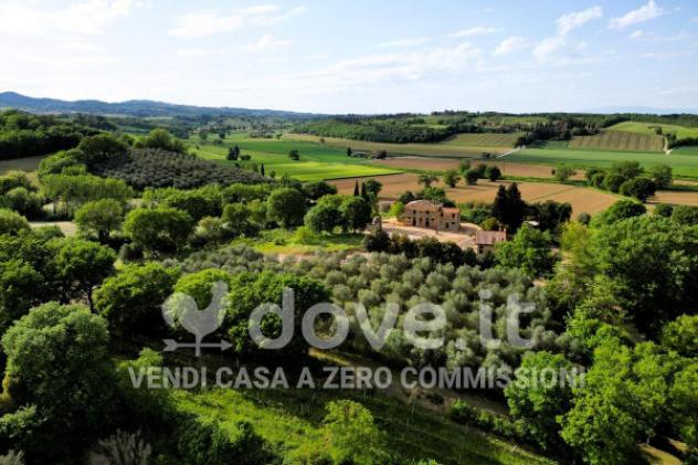 Rustico / Casale di 300 m² con più di 5 locali e box auto in vendita a Montepulciano - Foto 18