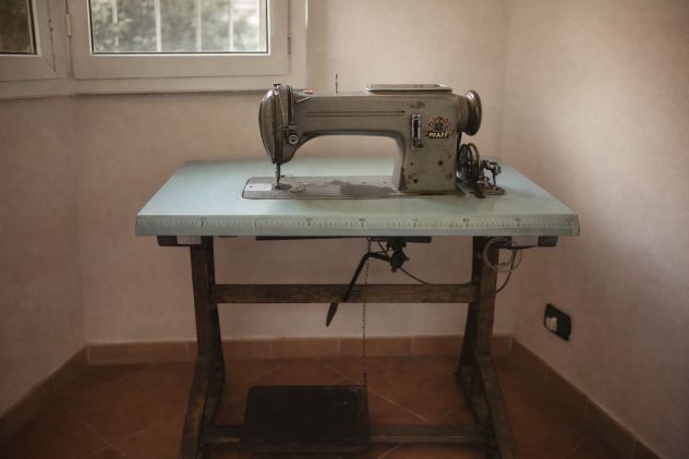 Macchina da cucire ricca di storia PFAFF234 + mobile su misura pronta per creare - Foto 3