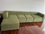 Divano angolare con chaise longue e contenitore – €1.050