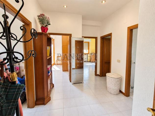 Appartamento spazioso, con balcone, garage e orto - Foto 11