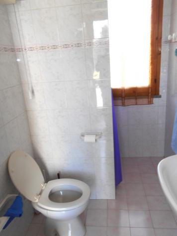 angolo verde
In mezzo al verde, magazzino realizzato con ingresso, zona cucina e camera e bagno (Non è censito come abitazione e non è possibili farlo - Foto 12