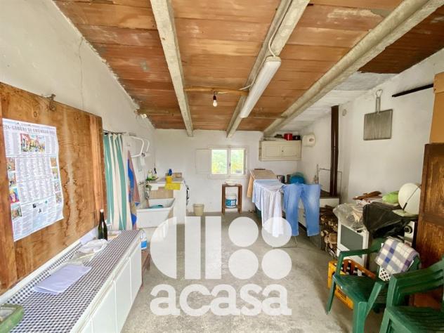 CASALE con CAPANNONI e TERRENO AGRICOLO - Foto 9