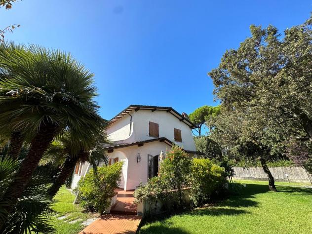 Villa in affitto a Forte dei Marmi 150 mq Rif: 1208732