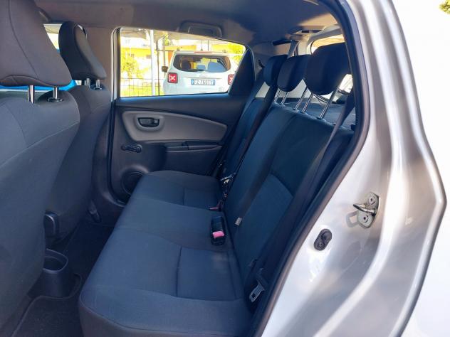 Toyota Yaris 1.D-4D 5 porte Cool 90CV - 2015 - Foto 5
