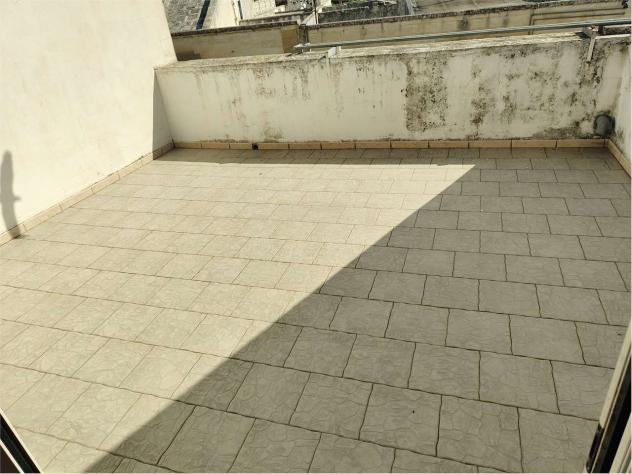 600 compreso spese - BILOCALE CON TERRAZZO A LIVELLO - Foto 8