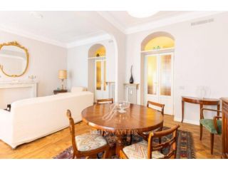Appartamento di 150 m² con 5 locali in affitto a Milano