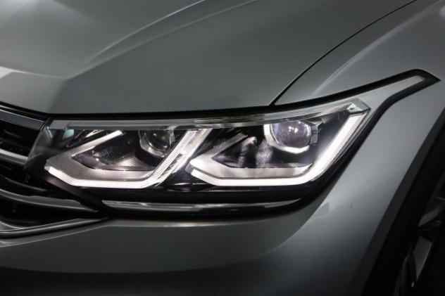 VOLKSWAGEN Tiguan Tiguan 2.0 TDI 150CV SCR DSG R-Line rif. 23913260 - Foto 9