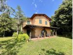 VILLA di 10 vani e di 240 mq (PIETRASANTA) rif. 302
