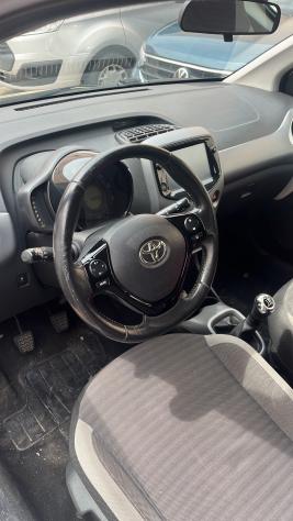Toyota Aygo Connect 1.0 VVT-i 72 CV 5 porte x-cool - Foto 2