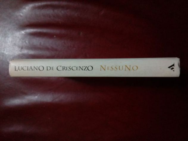 Libro: Nessuno - Luciano de Crescenzo