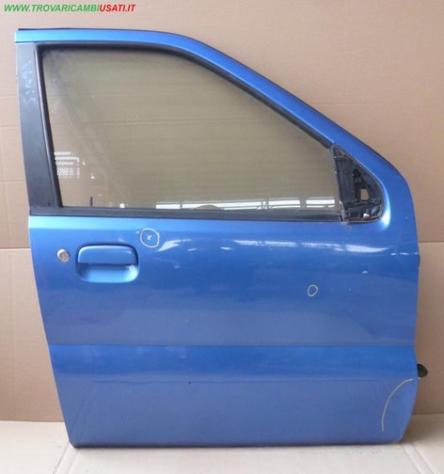 PORTA ANT.D. BLU MET C/ALZ. E SERR. (2 Bulli)  Carrozzeria  Lamierati esterni  Porte  Porta ant. dx. SUZUKI - IGNIS - 01-10-2003 - 01-01-2009