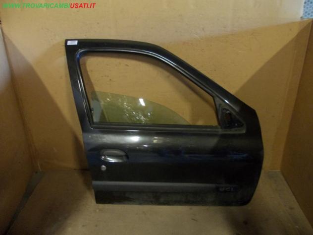 PORTA ANT.D. NERO MET CON ALZACR. RENAULT CLIO (C65/B65)  Carrozzeria  Lamierati esterni  Porte  Porta ant. dx. RENAULT - CLIO II - 01-01-2004 - 01-01