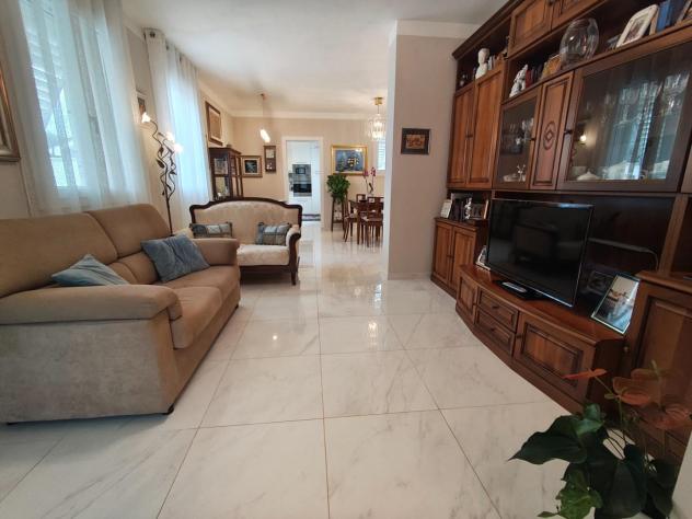 Villa in vendita a Lucca 220 mq Rif: 1396614