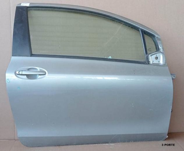 PORTA DX GRIGIO MEDIO MET. (No Alzavetro)C/S (Modello 3 Porte) 999-U1304342 Carrozzeria Lamierati esterni Porte Porta ant. sx. TOYOTA - YARIS - 01-