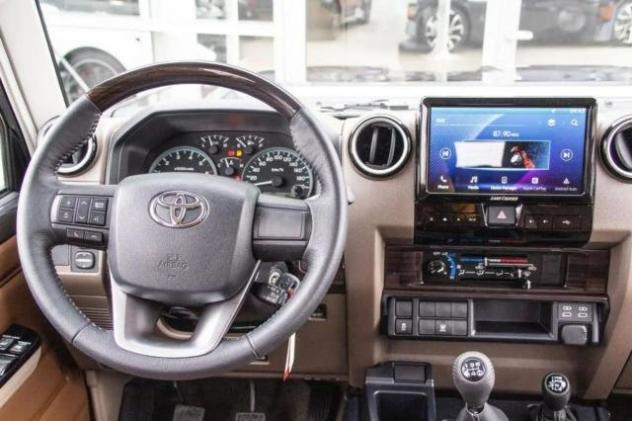 Toyota Land Cruiser GRJ 76 4.0 VX LIM '24 - Foto 7