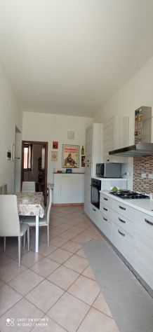 LUMINOSO TRILOCALE ARREDATO - THREE-ROOM FURNISHED APARTMENT - Foto 2