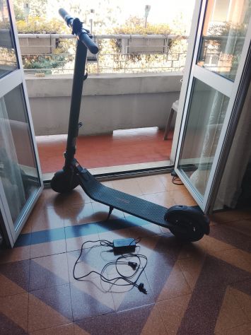 Vendo monopattino Ninebot powered Segway E25E come nuovo!
