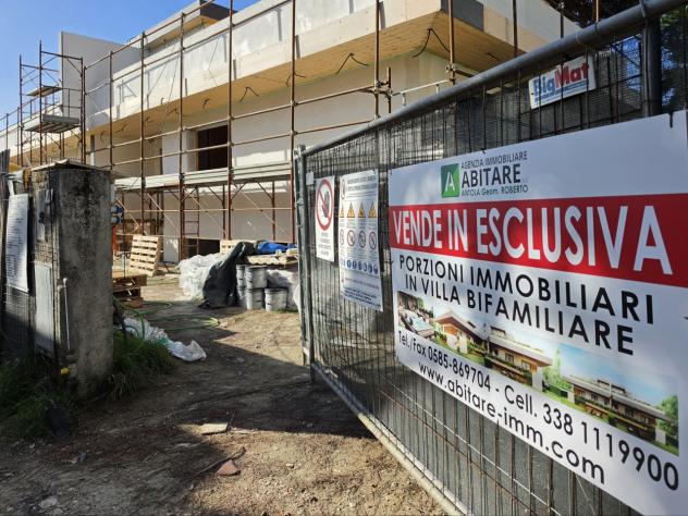 CINQUALE, vendesi in esclusiva di vendita 2 villette indipendenti e affiancate di nuova costruzione (bioedilizia) con giardino, terrazza e solarium: s - Foto 3