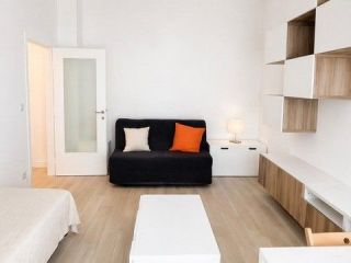 Bilocale ristrutturato nuovo balcone Lorenteggio