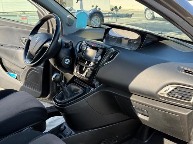 Lancia Ypsilon 1.2 69 CV-GPL-PERMUTABILE - Foto 2