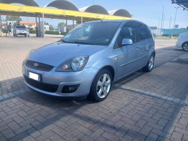 Ford Fiesta 1.2 5 porte benzina neopatentati