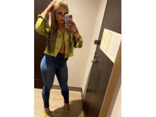 Amore e incontri Genova - Bambolina bionda esegue videochiamata hard Tel:3508772447