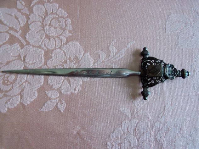 Tagliacarte souvenir.