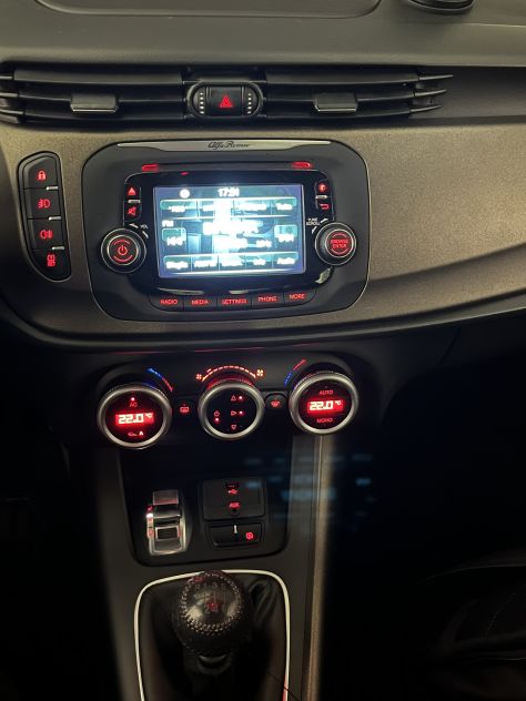 Alfa Romeo Giulietta JTDM 1.6 Distinctive 2015 - Foto 10