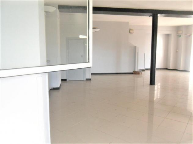 Locale comm.le/Fondo in vendita a Zone - Capannori 220 mq Rif: 778466