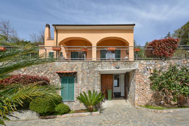 Bifamiliare in vendita a Finale Ligure
