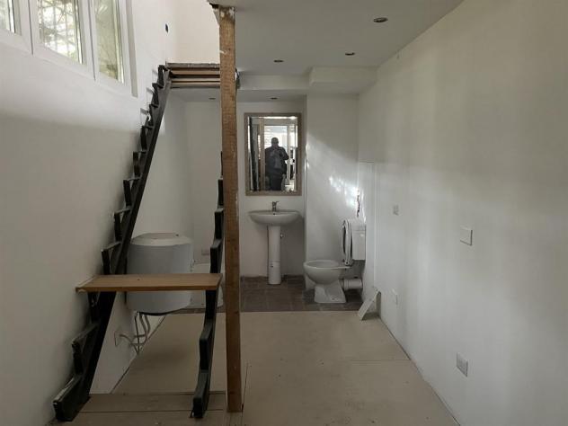 Complesso immobiliare composta da 527 mq di magazzini e 87 mq di abitazione da ristrutturare - Foto 8