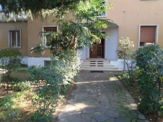 Via Azzurra, zona Sant'Orsola, si affitta una stanza, 700 euro affitto e spese