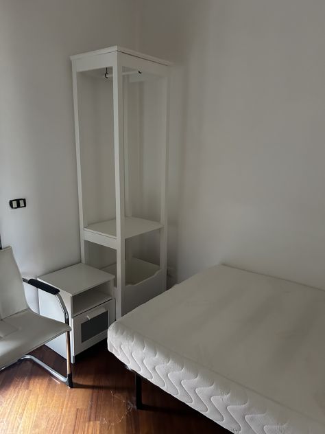 Affitto Camera singola ammobiliata per studentesse/lavoratrici Libera da Giugno