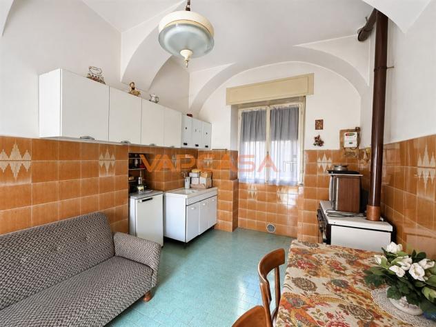 CASA SEMINDIPENDENTE IN CORTE – IDEALE PER INVESTIMENTO O PIÙ NUCLEI FAMILIARI - Foto 2