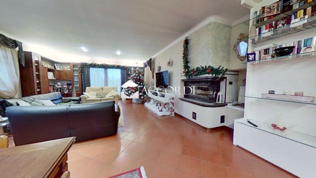 VILLA di 7 vani e di 430 mq (MONTEBELLUNA) rif. DG237AB