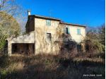CASA COLONICA CON RICOVERO ATTREZZI, SILOS, TERRENO AGRICOLO E BOSCO