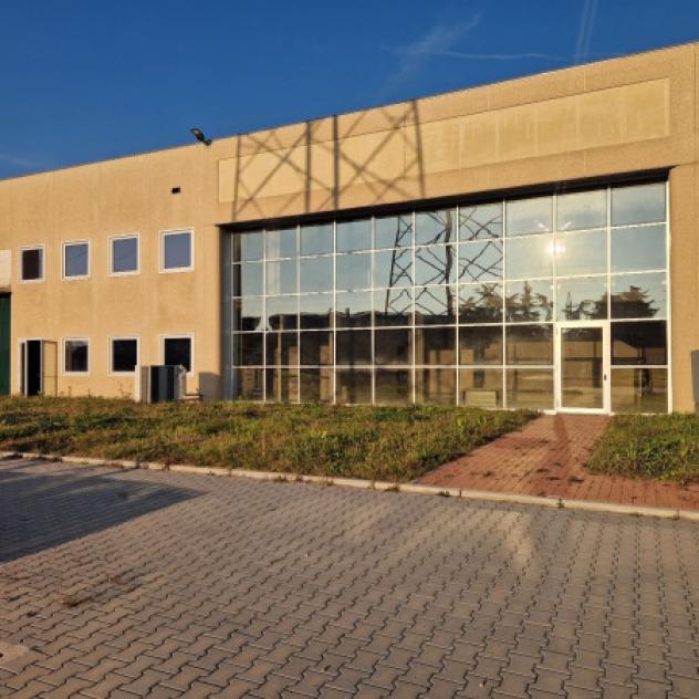 Immobile di 595 m² con 3 locali in affitto a Arese - Foto 3