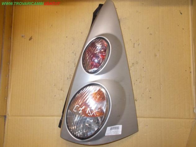 FANALE POST.D. NERO CON CORNICE VERNICIATA ARGENTO CITROEN C1 (B0)  Parti elettriche  Fanaleria  Fanali  Fanale post. sx. CITROEN - C1 - 01-06-2005 -