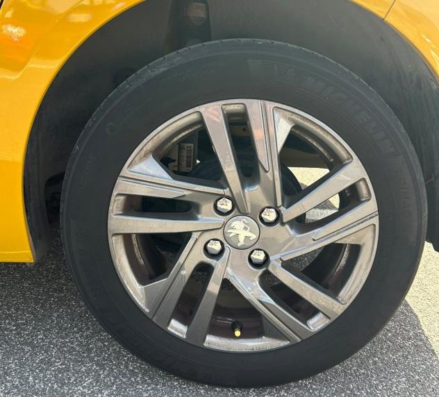 Peugeot 208 Allure Pack PureTech 100 EAT8 S/S auto - Foto 4