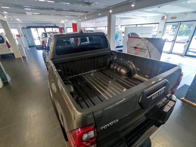 Toyota Hilux 2.8 D-4D A/T 4WD 48V 4 porte Double Cab Invincible - Foto 10