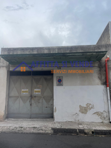 Magazzino in vendita a Floridia