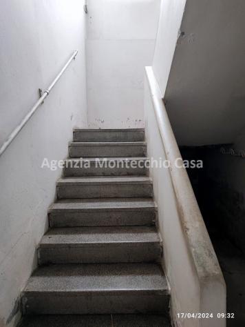 TIPICA CASA COLONICA MARCHIGIANA DI AMPIE DIMENSIONI CON LOCALI USO DEPOSITO E CORTE ESCLUSIVA CIRCOSTANTE - Foto 7