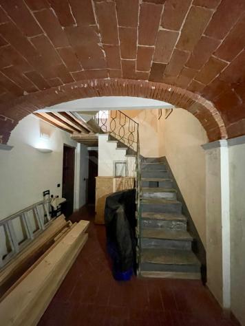 APPARTAMENTO di 5 vani e di 87 mq (PIETRASANTA) rif. 016/V - Foto 2