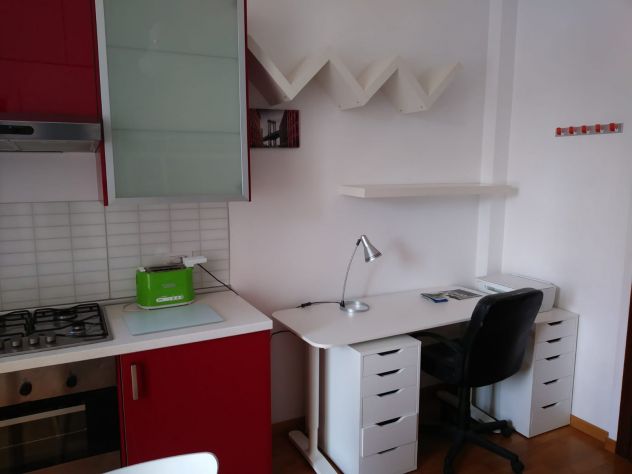 Monolocale arredato con balcone m2 - Foto 4