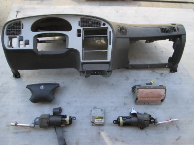 KIT AIRBAG SAAB 9-5 2.2 D 88KW AUT 4P (2003) RICAMBIO USATO AB601519700B P5206347232930272 SCFN9M3NCZR P5207477C32530475 600300600D 5266093 A0418060