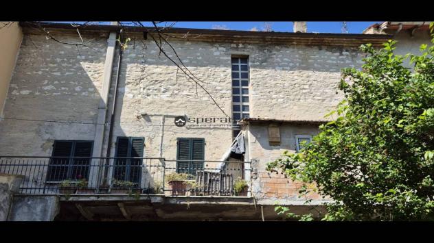 Fossombrone in zona centralissima, riservata e tranquilla proponiamo in vendita casa indipendente cielo-terra con ampia corte esclusiva, una vera oas - Foto 2