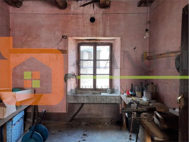 V000450 - CASA ANTICA CON RUSTICI E TERRENO - Foto 7