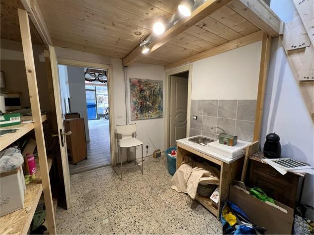 Negozio ristrutturato in zona residenziale - Foto 9