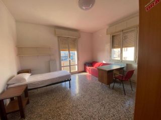 Stanza in appartamento in affitto a Modena
