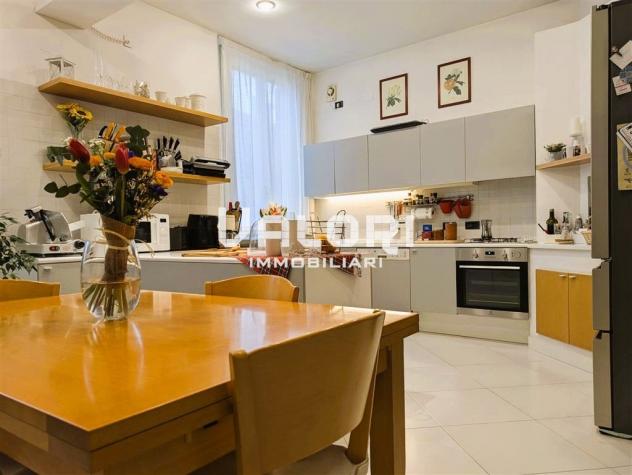 SPAZIOSO APPARTAMENTO SU 2 LIVELLI CON 2 POSTI AUTO COPERTI, UN POSTO MOTO/BICI E 2 CANTINE CICLABILI - Foto 10